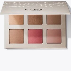ICONIC LONDON Brand New Blaze Chaser
Face Palette